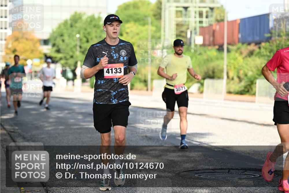 06.09.2026 - CURREX Alsterlauf Dr. Thomas Lammeyer http://msf.ph/oto/10124670 06.09.2026 09:42:00 Laufen 4133, 3671 meine-sportfotos.de