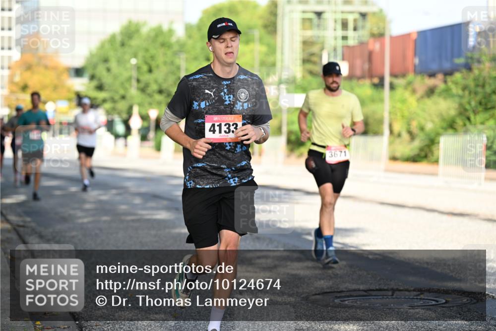 06.09.2026 - CURREX Alsterlauf Dr. Thomas Lammeyer http://msf.ph/oto/10124674 06.09.2026 09:42:01 Laufen 4133, 3671 meine-sportfotos.de