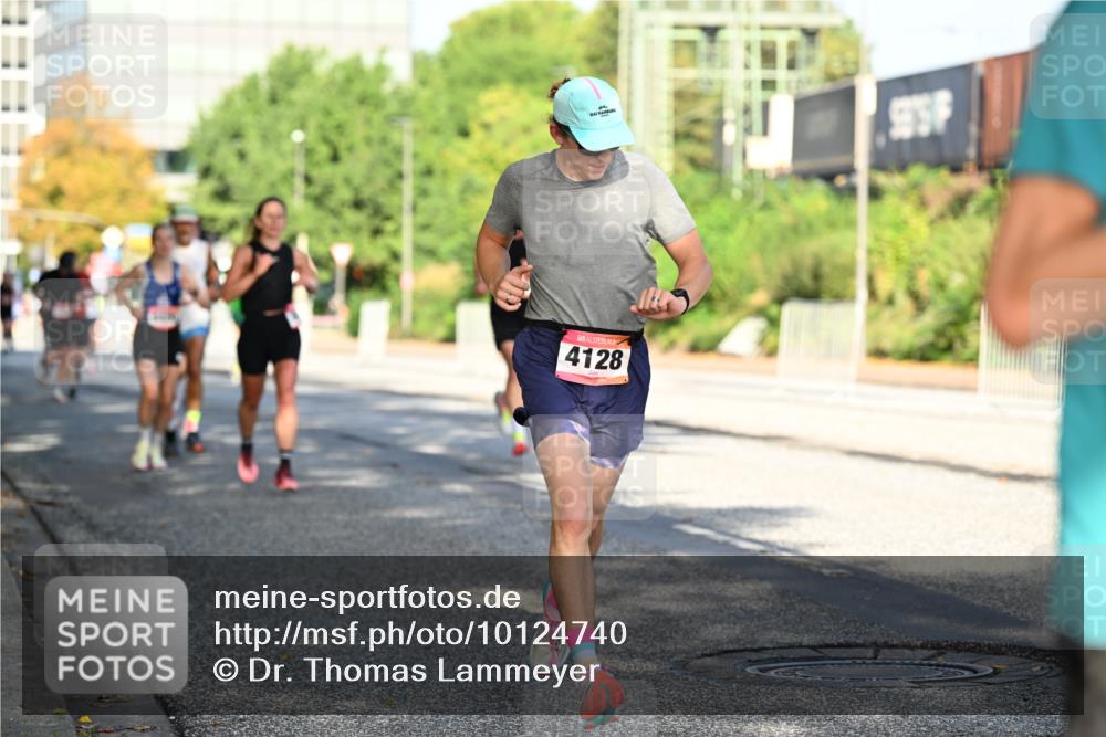 06.09.2026 - CURREX Alsterlauf Dr. Thomas Lammeyer http://msf.ph/oto/10124740 06.09.2026 09:42:07 Laufen 4128 meine-sportfotos.de