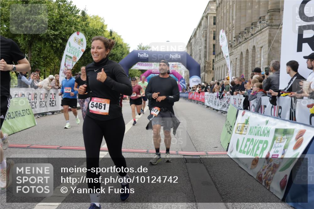 06.09.2026 - CURREX Alsterlauf Yannick Fuchs http://msf.ph/oto/10124742 06.09.2026 10:03:32 Ziel 2280, 2447, 2740, 2741, 2820, 3227, 3252, 3367, 3625, 3756, 4777, 5087, 5330, 5360, 5408, 5461, 5651, 6290, 6292, 6344, 8022, 8279 meine-sportfotos.de