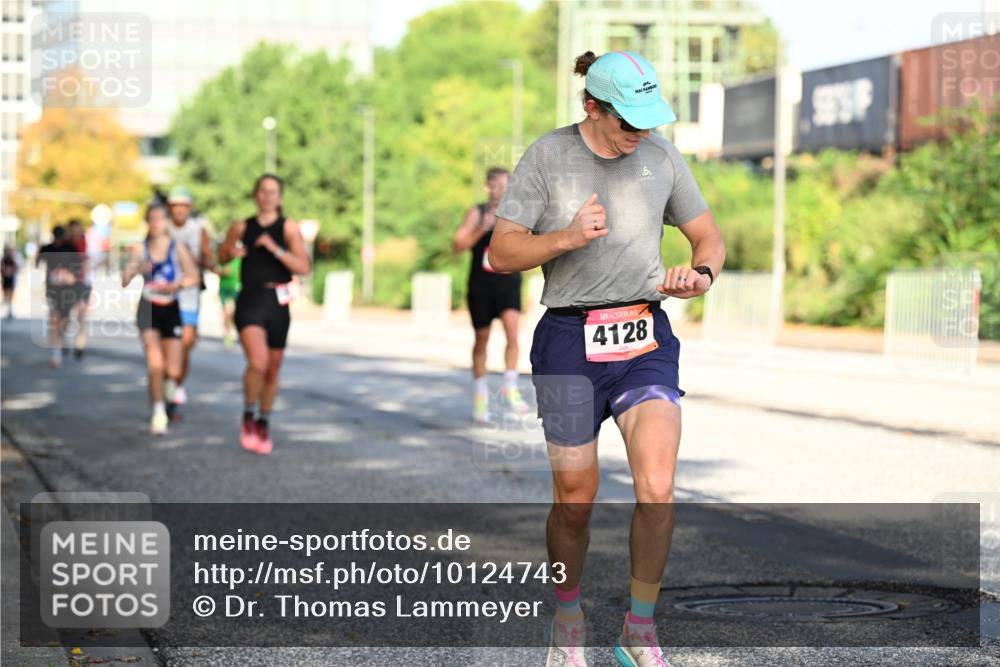 06.09.2026 - CURREX Alsterlauf Dr. Thomas Lammeyer http://msf.ph/oto/10124743 06.09.2026 09:42:08 Laufen 4128 meine-sportfotos.de
