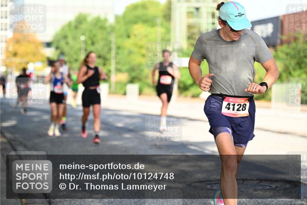 06.09.2026 - CURREX Alsterlauf Dr. Thomas Lammeyer http://msf.ph/oto/10124748 06.09.2026 09:42:08 Laufen 4128 meine-sportfotos.de