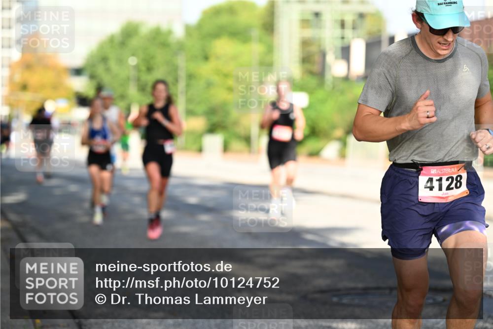 06.09.2026 - CURREX Alsterlauf Dr. Thomas Lammeyer http://msf.ph/oto/10124752 06.09.2026 09:42:08 Laufen 4128 meine-sportfotos.de