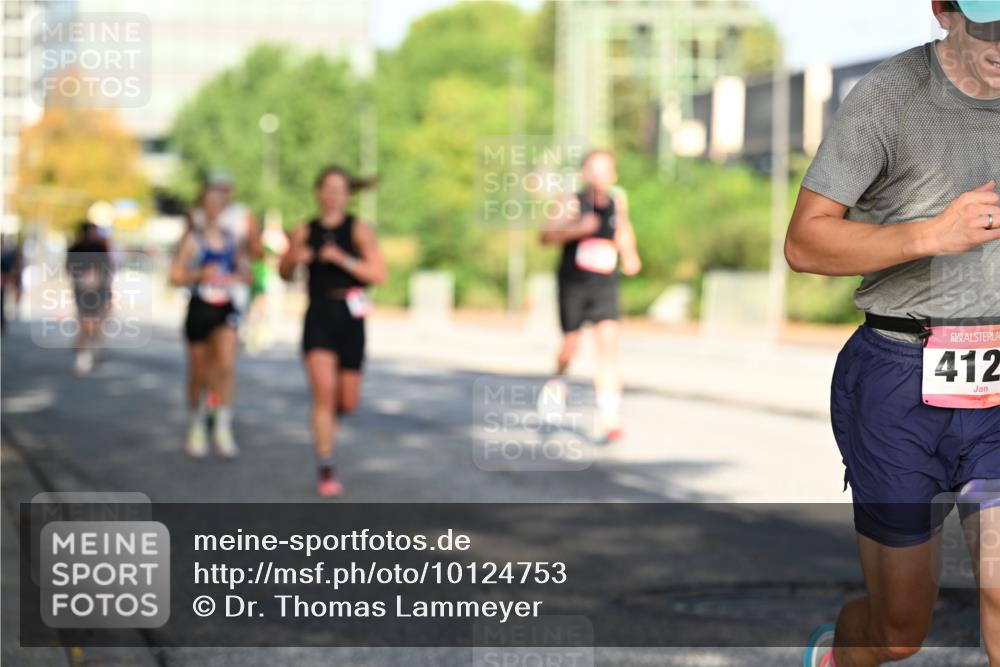 06.09.2026 - CURREX Alsterlauf Dr. Thomas Lammeyer http://msf.ph/oto/10124753 06.09.2026 09:42:08 Laufen 412 meine-sportfotos.de