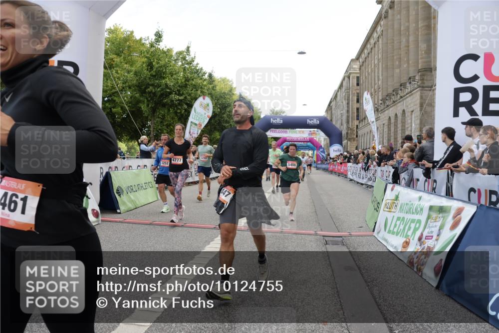06.09.2026 - CURREX Alsterlauf Yannick Fuchs http://msf.ph/oto/10124755 06.09.2026 10:03:33 Ziel 2447, 2501, 2740, 2741, 2820, 2869, 3227, 3252, 3367, 3756, 4777, 5087, 5330, 5360, 5408, 5461, 5651, 6290, 6292, 6344, 8022, 8279 meine-sportfotos.de