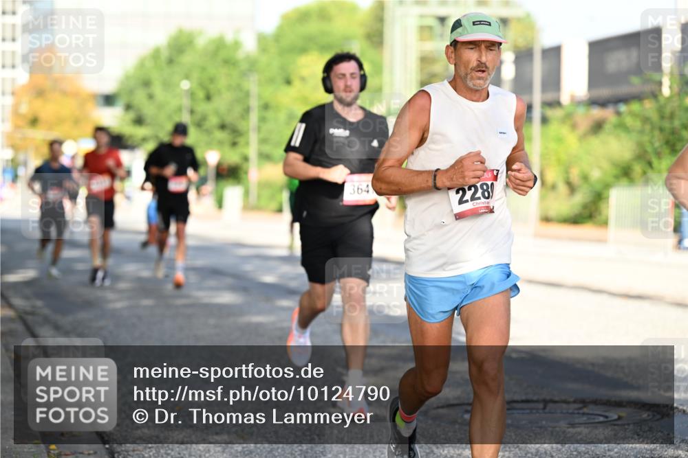 06.09.2026 - CURREX Alsterlauf Dr. Thomas Lammeyer http://msf.ph/oto/10124790 06.09.2026 09:42:12 Laufen 364, 228 meine-sportfotos.de