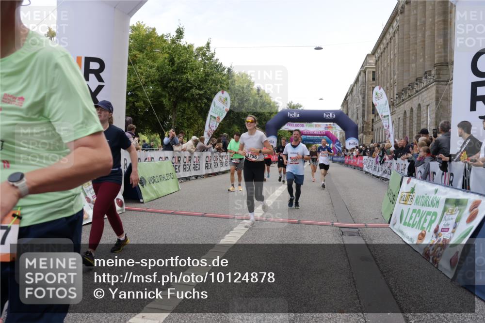 06.09.2026 - CURREX Alsterlauf Yannick Fuchs http://msf.ph/oto/10124878 06.09.2026 10:03:37 Ziel 2447, 2448, 2501, 2629, 2630, 2869, 3227, 3252, 3367, 3756, 4777, 5087, 5360, 5408, 5461, 5737, 6290, 6292, 6344, 8022, 8263, 8279, 8315, 8323 meine-sportfotos.de