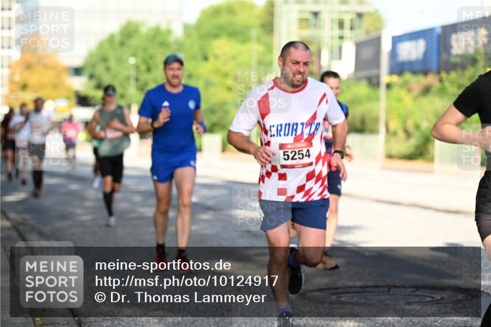 06.09.2026 - CURREX Alsterlauf Dr. Thomas Lammeyer http://msf.ph/oto/10124917 06.09.2026 09:42:27 Laufen 5254 meine-sportfotos.de