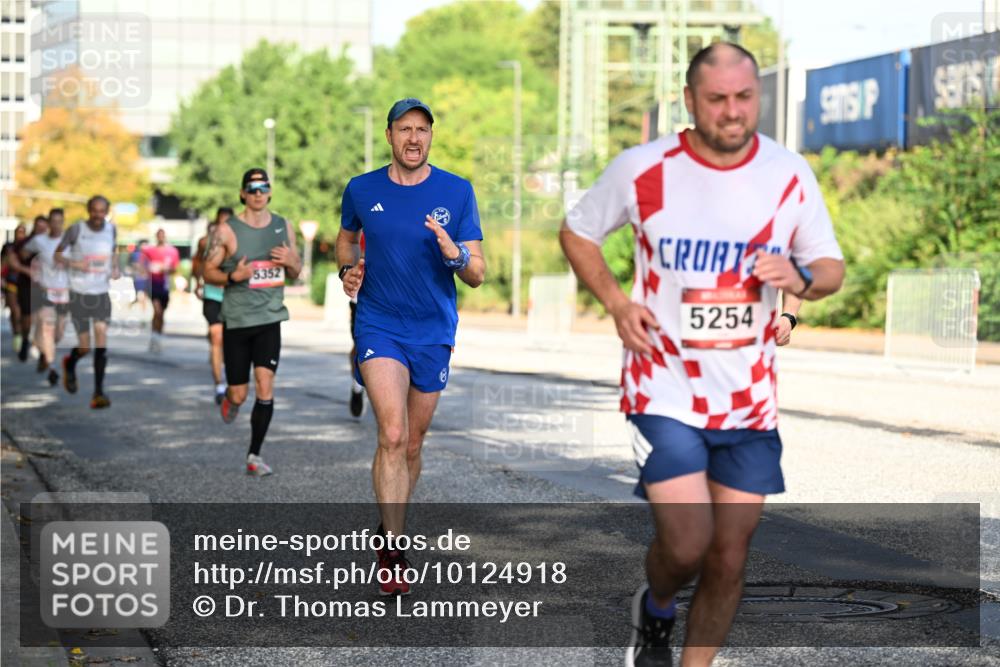 06.09.2026 - CURREX Alsterlauf Dr. Thomas Lammeyer http://msf.ph/oto/10124918 06.09.2026 09:42:28 Laufen 5352, 5254 meine-sportfotos.de