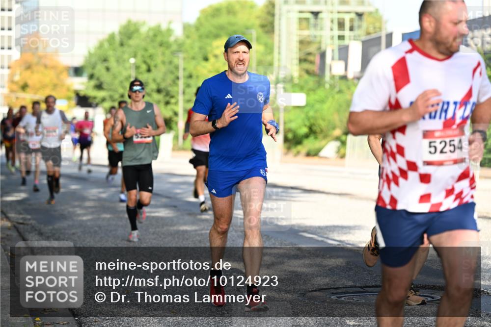 06.09.2026 - CURREX Alsterlauf Dr. Thomas Lammeyer http://msf.ph/oto/10124923 06.09.2026 09:42:28 Laufen 5254 meine-sportfotos.de