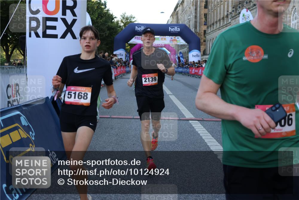 06.09.2026 - CURREX Alsterlauf Strokosch-Dieckow http://msf.ph/oto/10124924 06.09.2026 09:44:09 Ziel 2139, 2250, 2723, 3010, 3702, 3994, 4157, 4277, 4893, 5114, 5168, 5402, 5606, 6060, 8127, 8328 meine-sportfotos.de