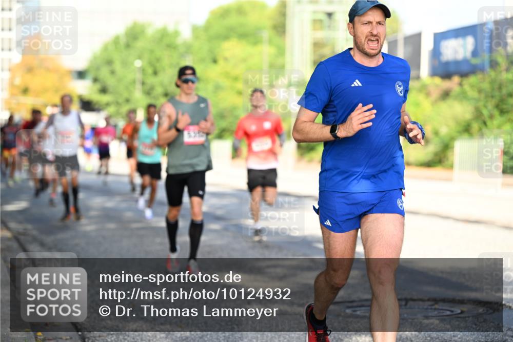 06.09.2026 - CURREX Alsterlauf Dr. Thomas Lammeyer http://msf.ph/oto/10124932 06.09.2026 09:42:29 Laufen 11 meine-sportfotos.de