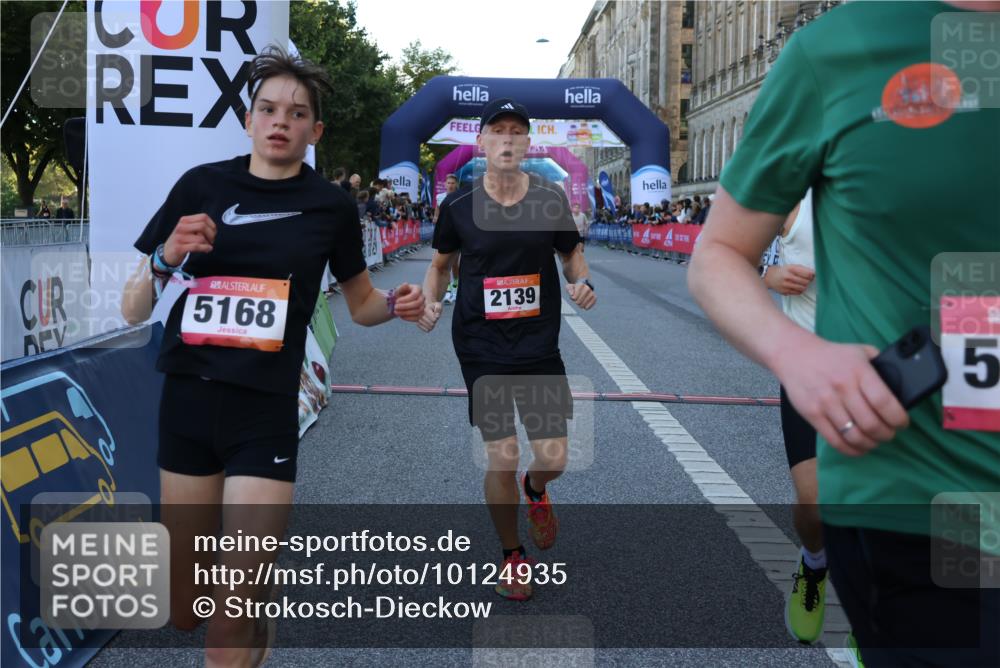 06.09.2026 - CURREX Alsterlauf Strokosch-Dieckow http://msf.ph/oto/10124935 06.09.2026 09:44:09 Ziel 2139, 2250, 2723, 3010, 3702, 3994, 4157, 4277, 4893, 5114, 5168, 5402, 5606, 6060, 8127, 8328 meine-sportfotos.de