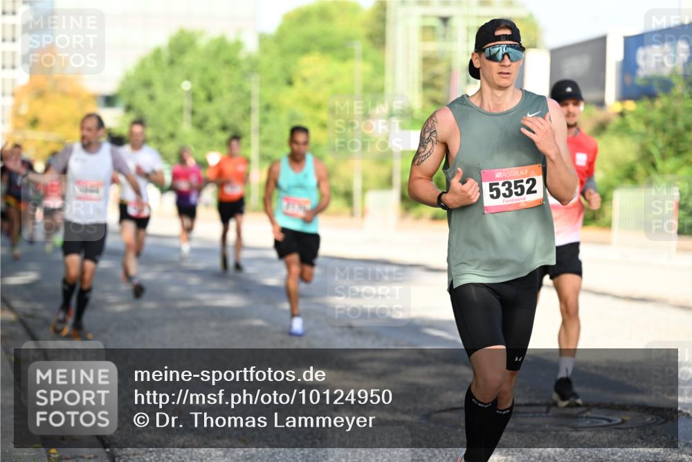 06.09.2026 - CURREX Alsterlauf Dr. Thomas Lammeyer http://msf.ph/oto/10124950 06.09.2026 09:42:30 Laufen 5352 meine-sportfotos.de