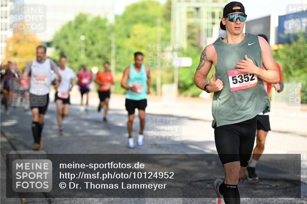 06.09.2026 - CURREX Alsterlauf Dr. Thomas Lammeyer http://msf.ph/oto/10124952 06.09.2026 09:42:31 Laufen 5352 meine-sportfotos.de