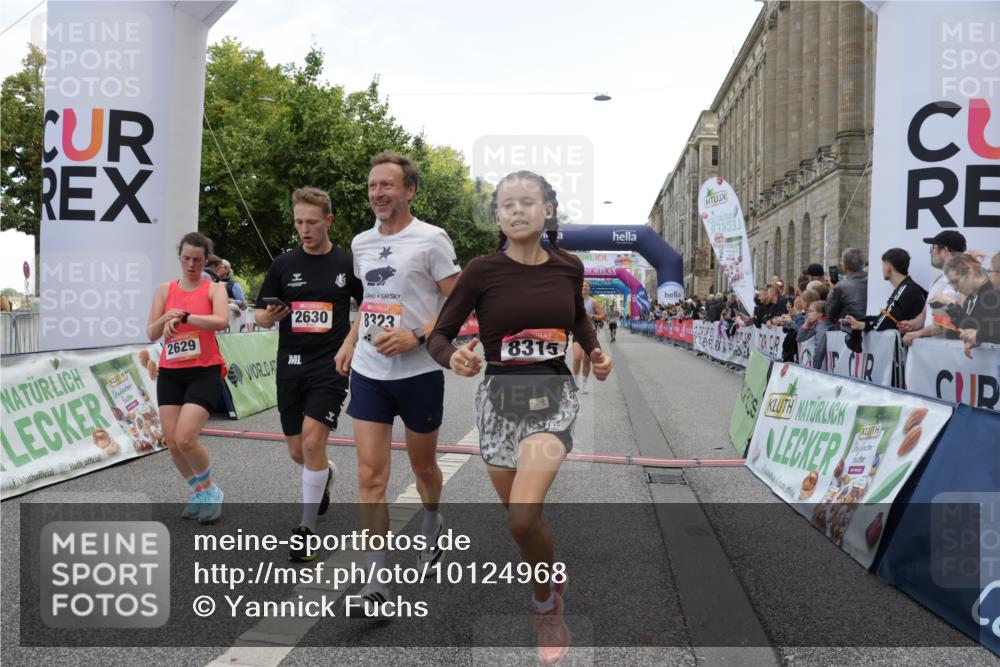 06.09.2026 - CURREX Alsterlauf Yannick Fuchs http://msf.ph/oto/10124968 06.09.2026 10:03:40 Ziel 2386, 2429, 2448, 2501, 2629, 2630, 2869, 3252, 3367, 3756, 4777, 5087, 5408, 5737, 6290, 6292, 6344, 8203, 8219, 8263, 8315, 8323 meine-sportfotos.de