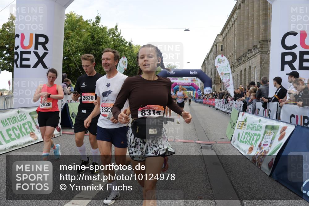 06.09.2026 - CURREX Alsterlauf Yannick Fuchs http://msf.ph/oto/10124978 06.09.2026 10:03:41 Ziel 2386, 2429, 2448, 2501, 2629, 2630, 2869, 3252, 3367, 3756, 4591, 5087, 5408, 5737, 6290, 6292, 6344, 8203, 8219, 8263, 8315, 8323 meine-sportfotos.de