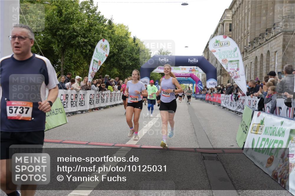 06.09.2026 - CURREX Alsterlauf Yannick Fuchs http://msf.ph/oto/10125031 06.09.2026 10:03:42 Ziel 2386, 2429, 2448, 2501, 2629, 2630, 2869, 3756, 4591, 4606, 5087, 5737, 6292, 6344, 8203, 8219, 8263, 8315, 8323 meine-sportfotos.de