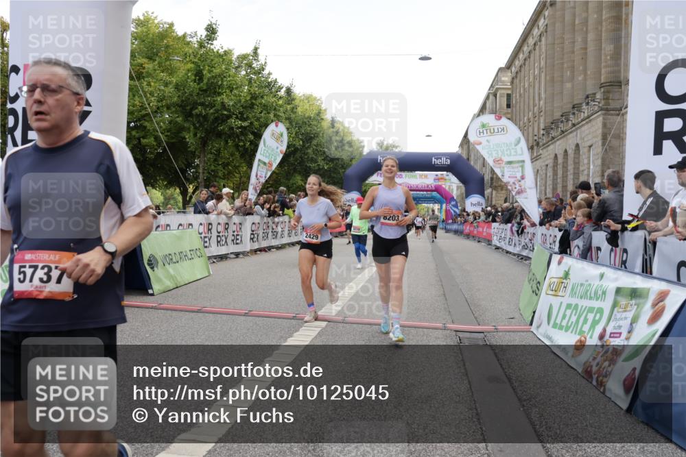 06.09.2026 - CURREX Alsterlauf Yannick Fuchs http://msf.ph/oto/10125045 06.09.2026 10:03:42 Ziel 2386, 2429, 2448, 2501, 2629, 2630, 2869, 3756, 4591, 4606, 5087, 5737, 6292, 6344, 8203, 8219, 8263, 8315, 8323 meine-sportfotos.de
