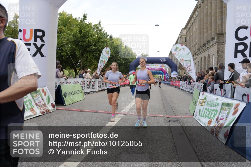 06.09.2026 - CURREX Alsterlauf Yannick Fuchs http://msf.ph/oto/10125055 06.09.2026 10:03:43 Ziel 2386, 2429, 2448, 2501, 2629, 2630, 2869, 3059, 3756, 4591, 4606, 5737, 6344, 8203, 8219, 8263, 8315, 8323 meine-sportfotos.de