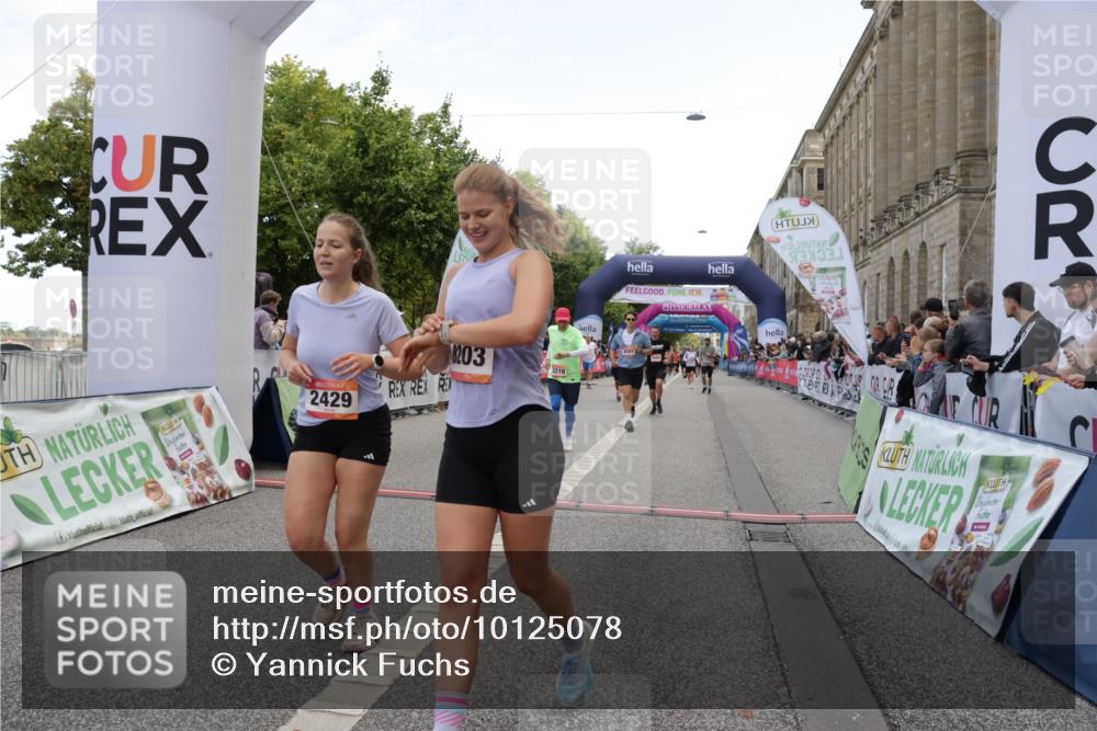 06.09.2026 - CURREX Alsterlauf Yannick Fuchs http://msf.ph/oto/10125078 06.09.2026 10:03:44 Ziel 2386, 2429, 2448, 2501, 2629, 2630, 2869, 3059, 3756, 4591, 4606, 5737, 5911, 8203, 8219, 8263, 8315, 8323 meine-sportfotos.de