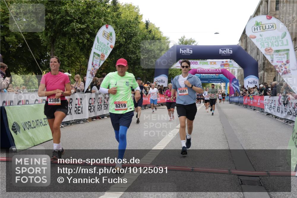 06.09.2026 - CURREX Alsterlauf Yannick Fuchs http://msf.ph/oto/10125091 06.09.2026 10:03:45 Ziel 2386, 2429, 2448, 2501, 2629, 2630, 2869, 3059, 4132, 4591, 4606, 5737, 5911, 8203, 8219, 8263, 8315, 8323 meine-sportfotos.de