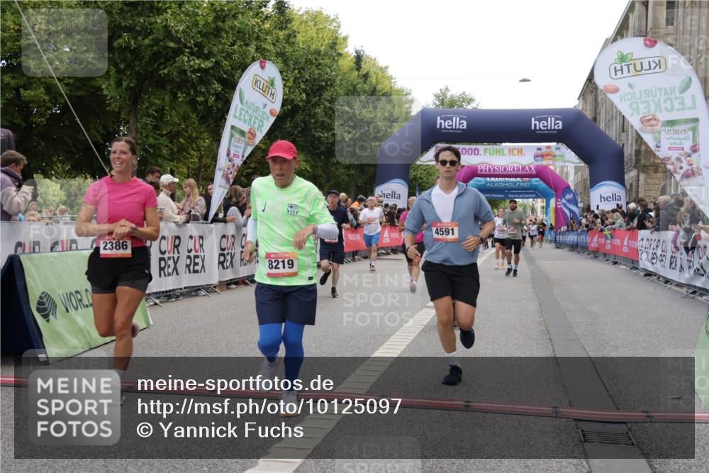 06.09.2026 - CURREX Alsterlauf Yannick Fuchs http://msf.ph/oto/10125097 06.09.2026 10:03:45 Ziel 2386, 2429, 2448, 2501, 2629, 2630, 2869, 3059, 4132, 4591, 4606, 5737, 5911, 8203, 8219, 8263, 8315, 8323 meine-sportfotos.de