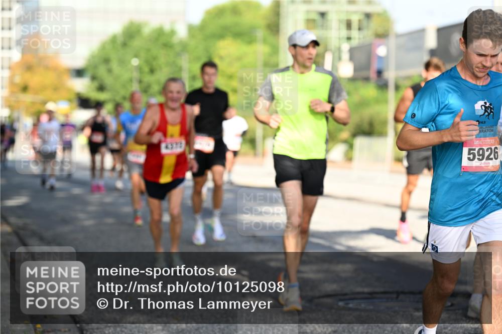 06.09.2026 - CURREX Alsterlauf Dr. Thomas Lammeyer http://msf.ph/oto/10125098 06.09.2026 09:42:45 Laufen 437, 5926 meine-sportfotos.de