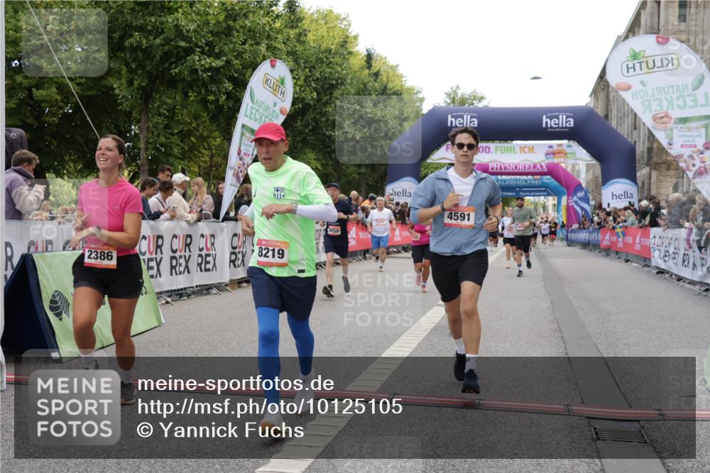 06.09.2026 - CURREX Alsterlauf Yannick Fuchs http://msf.ph/oto/10125105 06.09.2026 10:03:45 Ziel 2386, 2429, 2448, 2501, 2629, 2630, 2869, 3059, 4132, 4591, 4606, 5737, 5911, 8203, 8219, 8263, 8315, 8323 meine-sportfotos.de