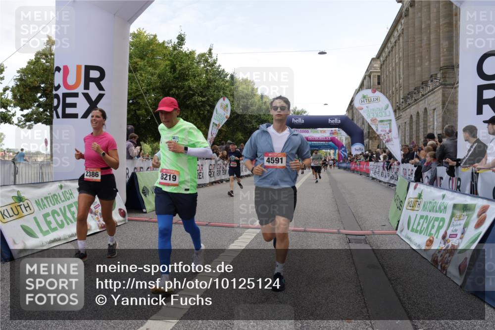 06.09.2026 - CURREX Alsterlauf Yannick Fuchs http://msf.ph/oto/10125124 06.09.2026 10:03:46 Ziel 2386, 2429, 2448, 2629, 2630, 3059, 3094, 3405, 4132, 4591, 4606, 5737, 5911, 8203, 8219, 8263, 8315, 8323 meine-sportfotos.de