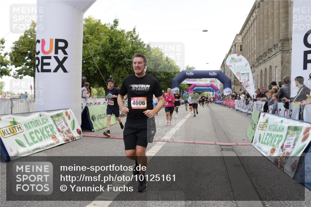 06.09.2026 - CURREX Alsterlauf Yannick Fuchs http://msf.ph/oto/10125161 06.09.2026 10:03:47 Ziel 2386, 2429, 2629, 2630, 3059, 3094, 3405, 4132, 4591, 4606, 5737, 5911, 8203, 8219, 8315 meine-sportfotos.de
