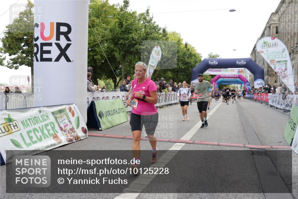 06.09.2026 - CURREX Alsterlauf Yannick Fuchs http://msf.ph/oto/10125228 06.09.2026 10:03:50 Ziel 2386, 2429, 3059, 3094, 3405, 3651, 3766, 4132, 4591, 4606, 5468, 5911, 6247, 8203, 8219 meine-sportfotos.de