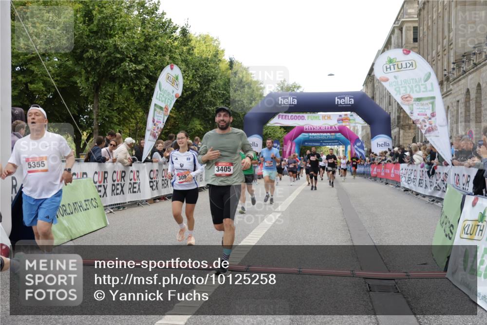 06.09.2026 - CURREX Alsterlauf Yannick Fuchs http://msf.ph/oto/10125258 06.09.2026 10:03:50 Ziel 2386, 2429, 3059, 3094, 3405, 3651, 3766, 4132, 4591, 4606, 5468, 5911, 6247, 8203, 8219 meine-sportfotos.de