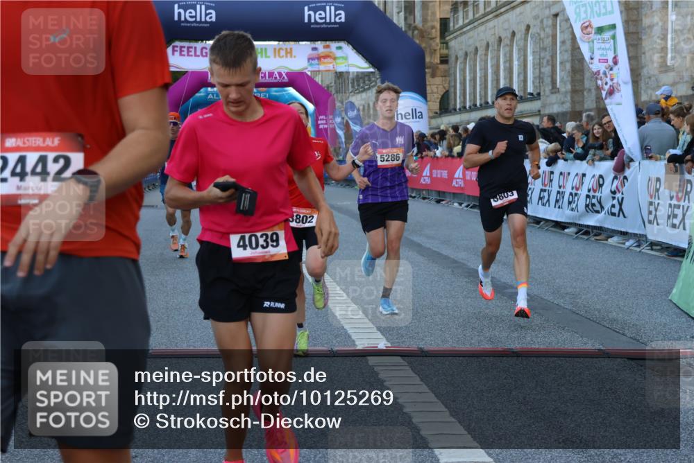 06.09.2026 - CURREX Alsterlauf Strokosch-Dieckow http://msf.ph/oto/10125269 06.09.2026 09:44:50 Ziel 2442, 2452, 2610, 3226, 3671, 3802, 3803, 4039, 4128, 5286, 8264 meine-sportfotos.de
