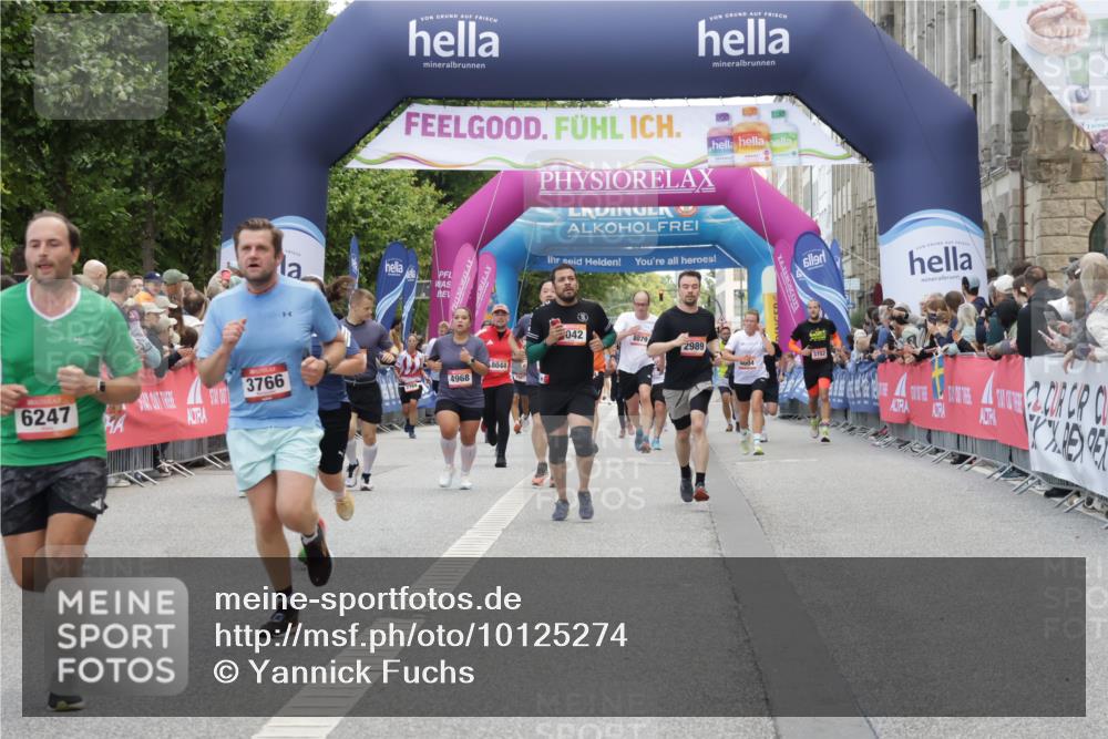 06.09.2026 - CURREX Alsterlauf Yannick Fuchs http://msf.ph/oto/10125274 06.09.2026 10:03:52 Ziel 2042, 2386, 2989, 3059, 3094, 3405, 3651, 3766, 4132, 4591, 4606, 4972, 5468, 5911, 6247, 8219 meine-sportfotos.de