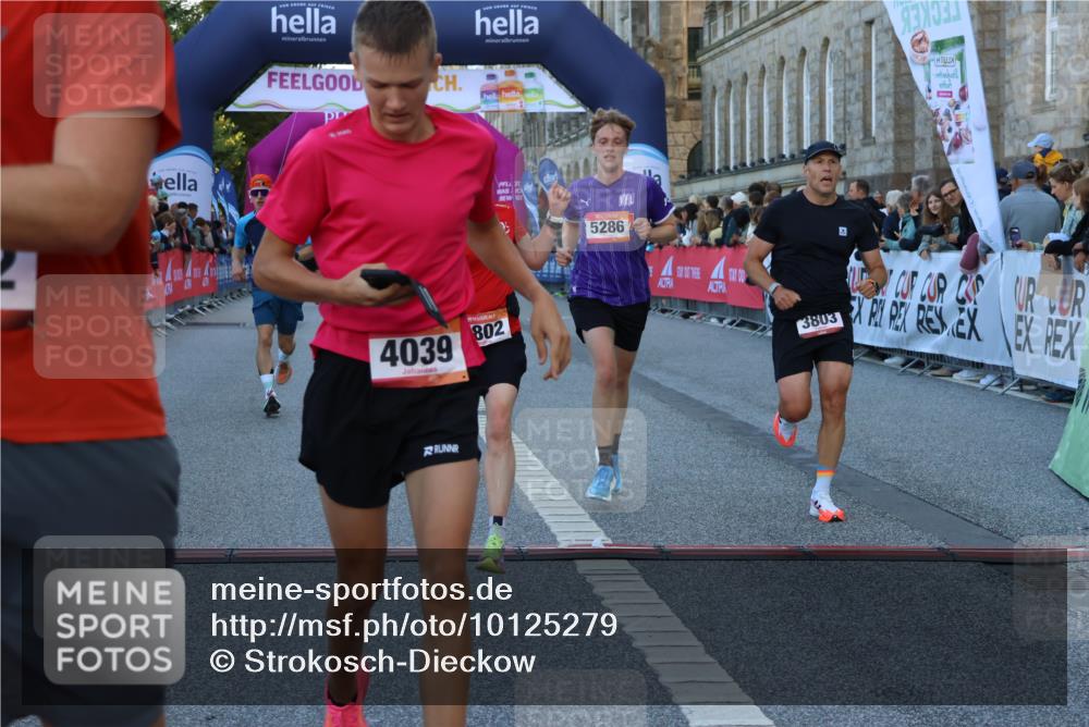 06.09.2026 - CURREX Alsterlauf Strokosch-Dieckow http://msf.ph/oto/10125279 06.09.2026 09:44:50 Ziel 2442, 2452, 2610, 3226, 3671, 3802, 3803, 4039, 4128, 5286, 8264 meine-sportfotos.de