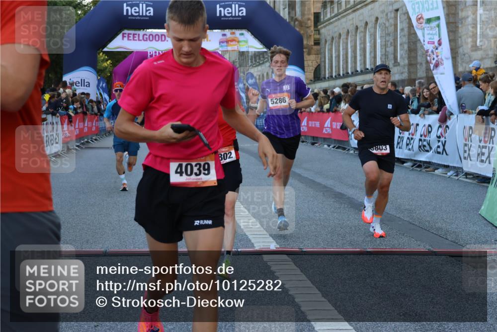 06.09.2026 - CURREX Alsterlauf Strokosch-Dieckow http://msf.ph/oto/10125282 06.09.2026 09:44:50 Ziel 2442, 2452, 2610, 3226, 3671, 3802, 3803, 4039, 4128, 5286, 8264 meine-sportfotos.de