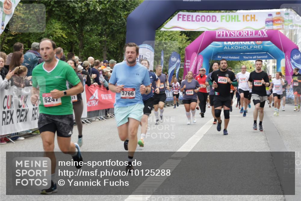 06.09.2026 - CURREX Alsterlauf Yannick Fuchs http://msf.ph/oto/10125288 06.09.2026 10:03:52 Ziel 2042, 2386, 2989, 3059, 3094, 3405, 3651, 3766, 4132, 4591, 4606, 4972, 5468, 5911, 6247, 8219 meine-sportfotos.de