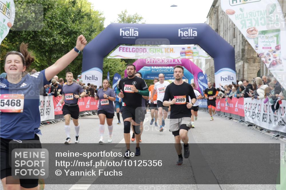 06.09.2026 - CURREX Alsterlauf Yannick Fuchs http://msf.ph/oto/10125356 06.09.2026 10:03:55 Ziel 2042, 2989, 3059, 3094, 3378, 3405, 3651, 3766, 4004, 4132, 4968, 4972, 4979, 5284, 5468, 5911, 6247, 8044, 8079 meine-sportfotos.de