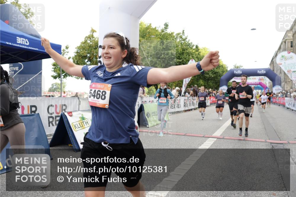 06.09.2026 - CURREX Alsterlauf Yannick Fuchs http://msf.ph/oto/10125381 06.09.2026 10:03:56 Ziel 2042, 2989, 3094, 3378, 3384, 3405, 3651, 3766, 4004, 4132, 4672, 4968, 4972, 4979, 5284, 5468, 5911, 6247, 8044, 8079 meine-sportfotos.de
