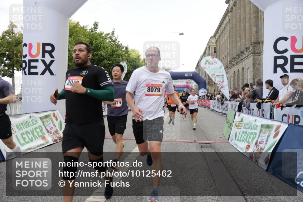 06.09.2026 - CURREX Alsterlauf Yannick Fuchs http://msf.ph/oto/10125462 06.09.2026 10:03:59 Ziel 2042, 2657, 2989, 3378, 3384, 3651, 3745, 3752, 3766, 4004, 4672, 4968, 4972, 4979, 5061, 5284, 5468, 6247, 8044, 8079 meine-sportfotos.de