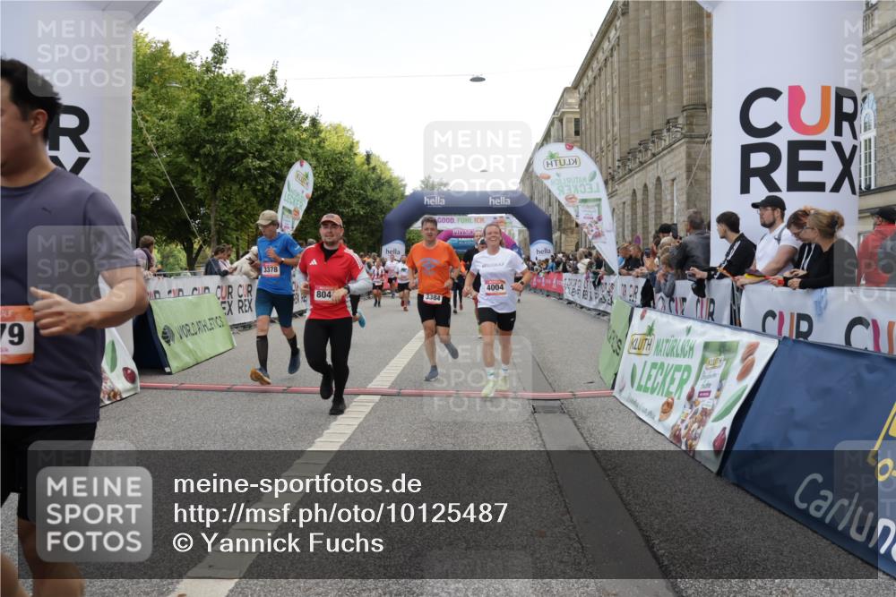 06.09.2026 - CURREX Alsterlauf Yannick Fuchs http://msf.ph/oto/10125487 06.09.2026 10:04:00 Ziel 2042, 2091, 2657, 2989, 3378, 3384, 3651, 3745, 3752, 3766, 4004, 4672, 4968, 4972, 4979, 5061, 5284, 5468, 6247, 8044, 8079 meine-sportfotos.de