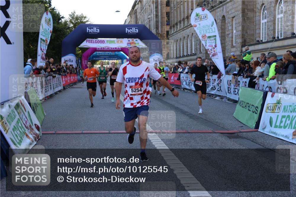 06.09.2026 - CURREX Alsterlauf Strokosch-Dieckow http://msf.ph/oto/10125545 06.09.2026 09:45:21 Ziel 2449, 2498, 3211, 3593, 4586, 4891, 5216, 5254, 5352, 5887, 5926, 6476, 8020, 8341 meine-sportfotos.de