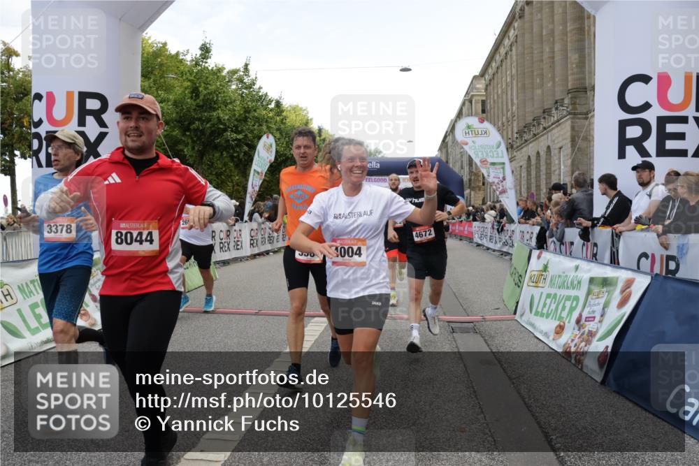 06.09.2026 - CURREX Alsterlauf Yannick Fuchs http://msf.ph/oto/10125546 06.09.2026 10:04:01 Ziel 2042, 2091, 2164, 2657, 2989, 3100, 3239, 3378, 3384, 3562, 3651, 3745, 3752, 3766, 4004, 4672, 4968, 4972, 4979, 5061, 5284, 5401, 5468, 6056, 8044, 8079 meine-sportfotos.de
