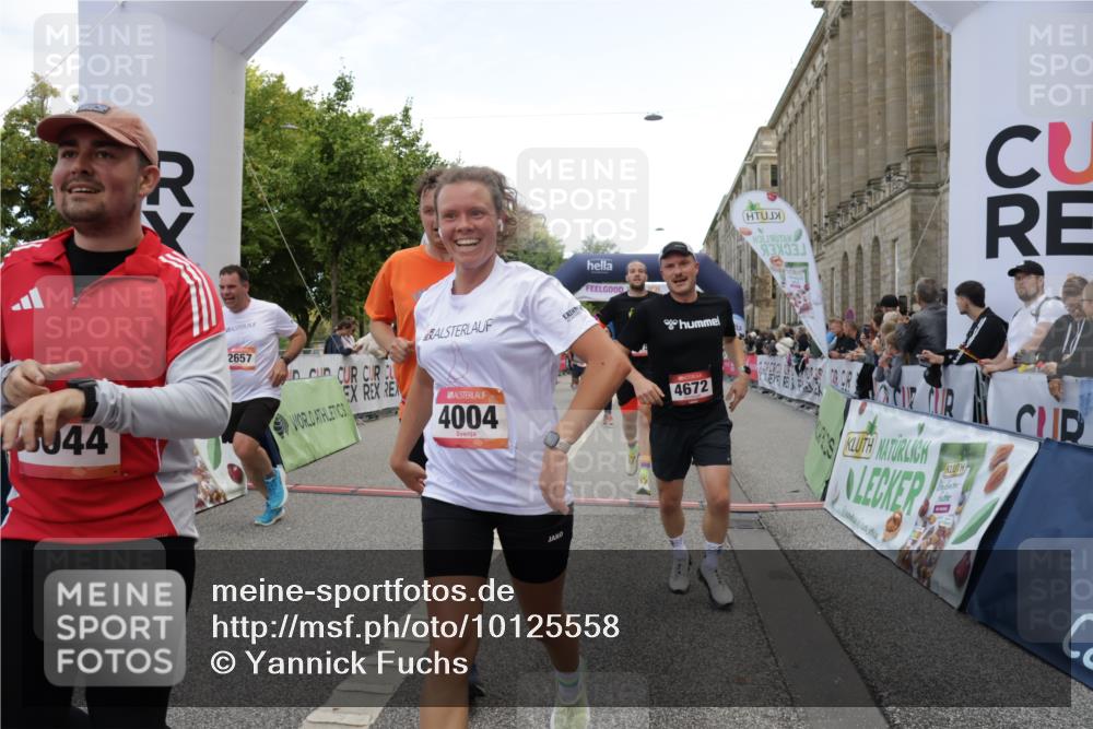 06.09.2026 - CURREX Alsterlauf Yannick Fuchs http://msf.ph/oto/10125558 06.09.2026 10:04:02 Ziel 2042, 2091, 2164, 2657, 2677, 2989, 3100, 3239, 3378, 3384, 3562, 3651, 3745, 3752, 4004, 4495, 4672, 4968, 4972, 4979, 5061, 5284, 5401, 5468, 5709, 6056, 8044, 8079 meine-sportfotos.de