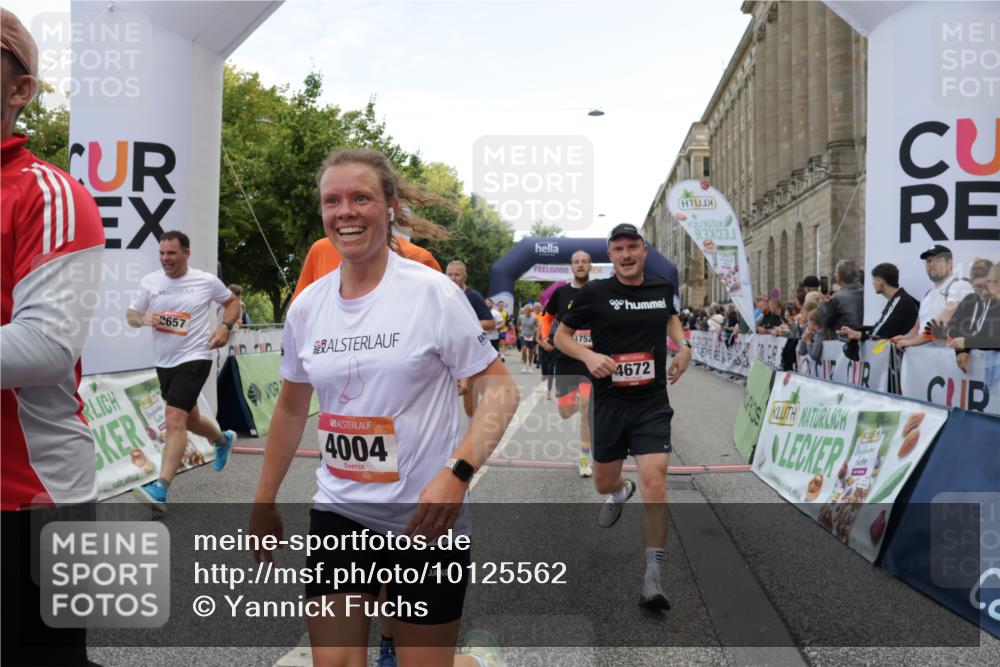 06.09.2026 - CURREX Alsterlauf Yannick Fuchs http://msf.ph/oto/10125562 06.09.2026 10:04:02 Ziel 2042, 2091, 2164, 2657, 2677, 2989, 3100, 3239, 3378, 3384, 3562, 3651, 3745, 3752, 4004, 4495, 4672, 4968, 4972, 4979, 5061, 5284, 5401, 5468, 5709, 6056, 8044, 8079 meine-sportfotos.de