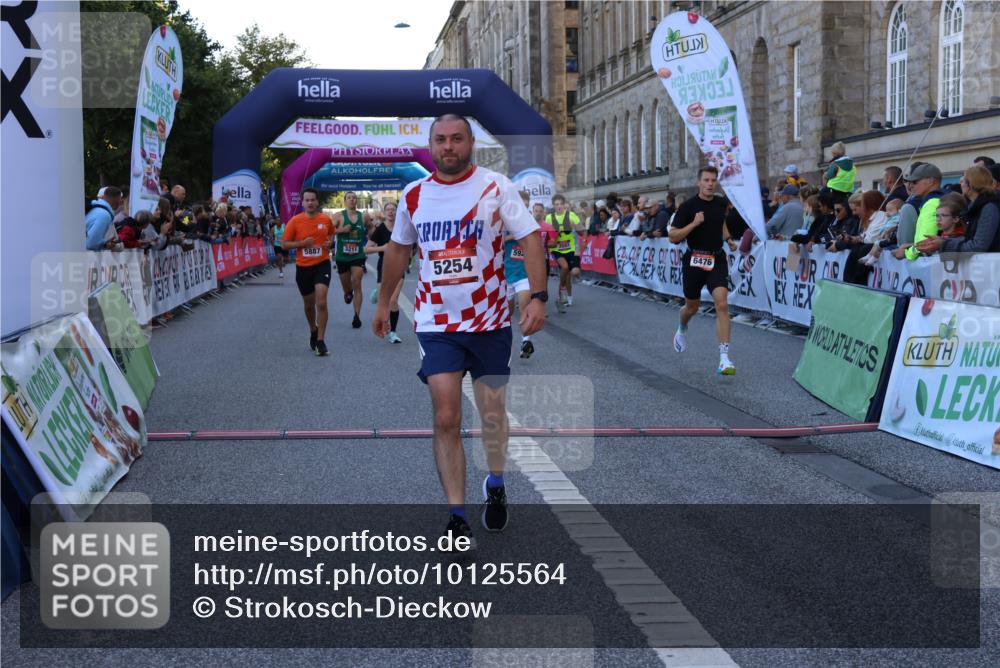 06.09.2026 - CURREX Alsterlauf Strokosch-Dieckow http://msf.ph/oto/10125564 06.09.2026 09:45:21 Ziel 2449, 2498, 3211, 3593, 4586, 4891, 5216, 5254, 5352, 5887, 5926, 6476, 8020, 8341 meine-sportfotos.de