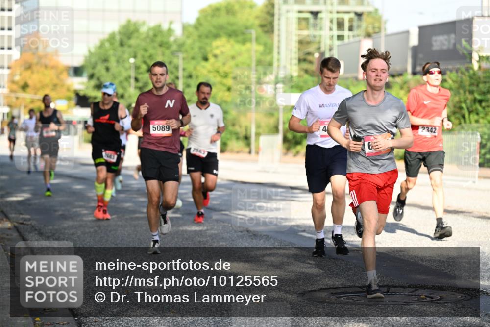 06.09.2026 - CURREX Alsterlauf Dr. Thomas Lammeyer http://msf.ph/oto/10125565 06.09.2026 09:43:36 Laufen 5089, 2563, 2342 meine-sportfotos.de