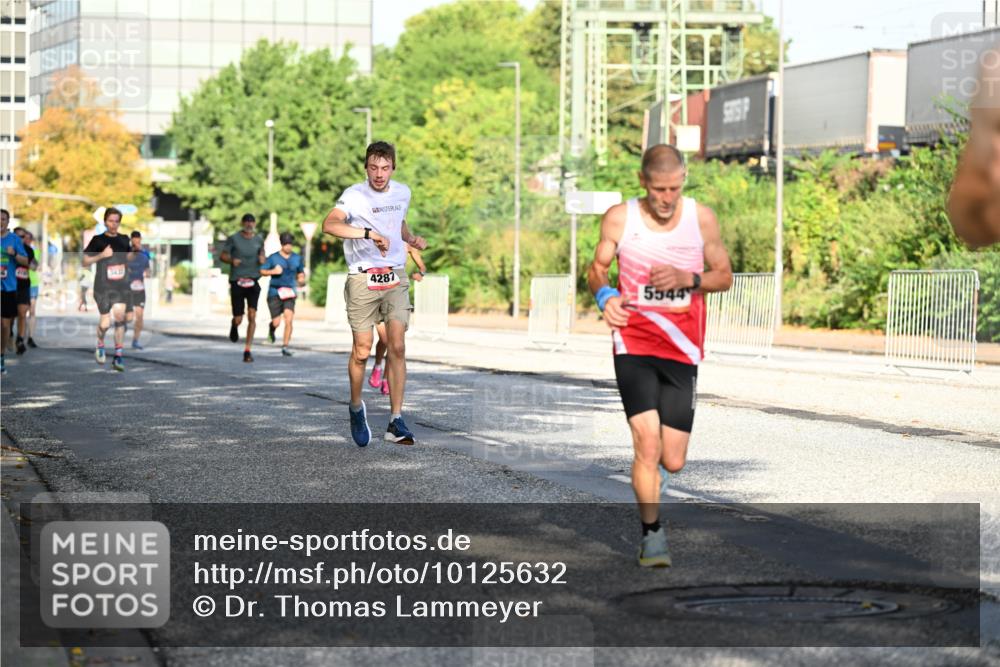 06.09.2026 - CURREX Alsterlauf Dr. Thomas Lammeyer http://msf.ph/oto/10125632 06.09.2026 09:43:43 Laufen 4287, 5544 meine-sportfotos.de