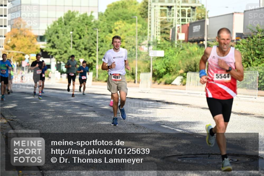 06.09.2026 - CURREX Alsterlauf Dr. Thomas Lammeyer http://msf.ph/oto/10125639 06.09.2026 09:43:44 Laufen 4287, 5544 meine-sportfotos.de